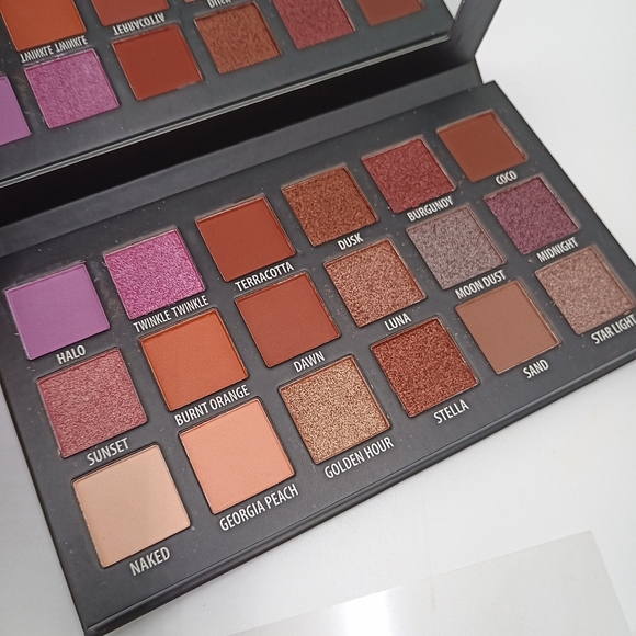 KAB Cosmetics Eyeshadow Pallette - Picture 2 of 2